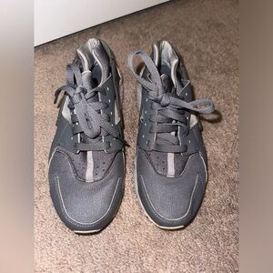👟✨ Gray Nike Huarache Sneaker